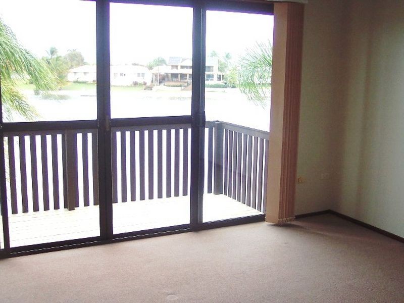 11/17 Duet Drive, Mermaid Waters QLD 4218