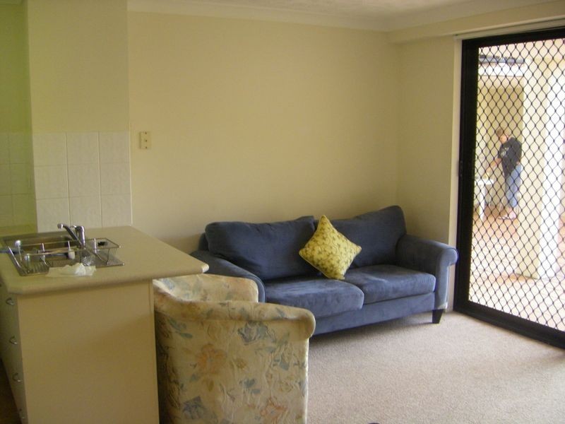 9/33 Lenneberg Street, Southport QLD 4215