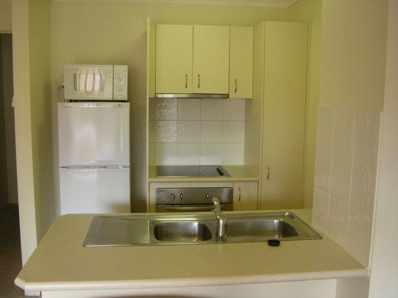 9/33 Lenneberg Street, Southport QLD 4215