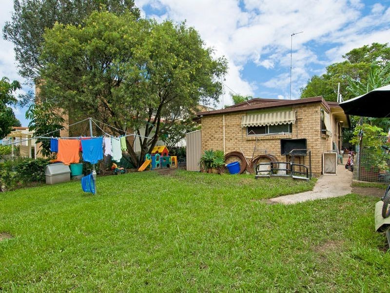 89 Roberts St, Labrador QLD 4215