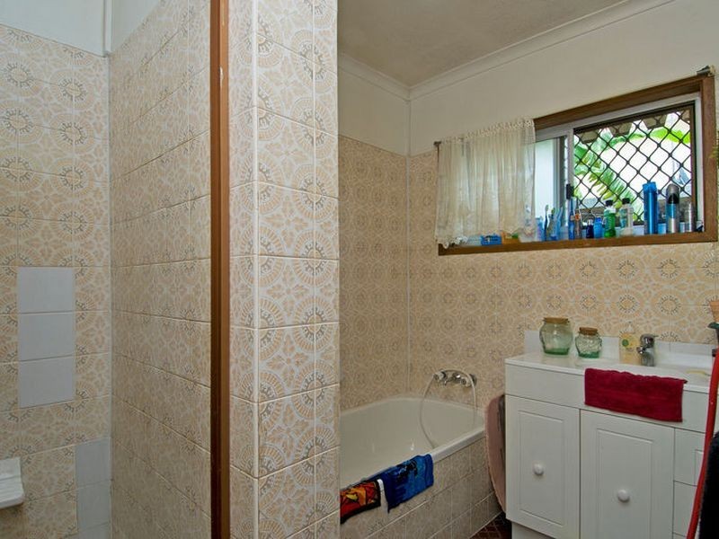 89 Roberts St, Labrador QLD 4215