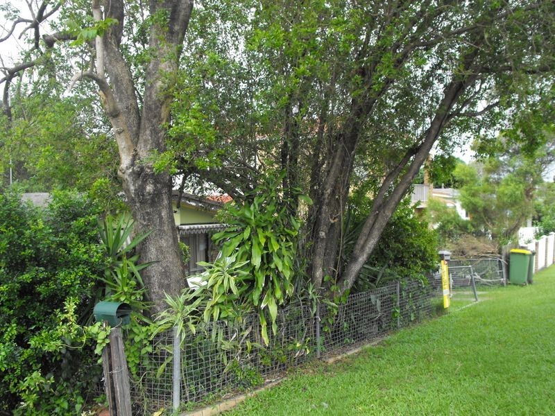 89 Roberts St, Labrador QLD 4215