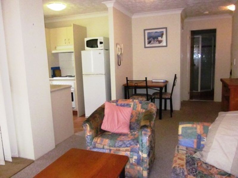 7/33 Lenneberg Street, Southport QLD 4215