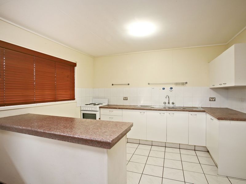 6 Woomera Crescent, Southport QLD 4215