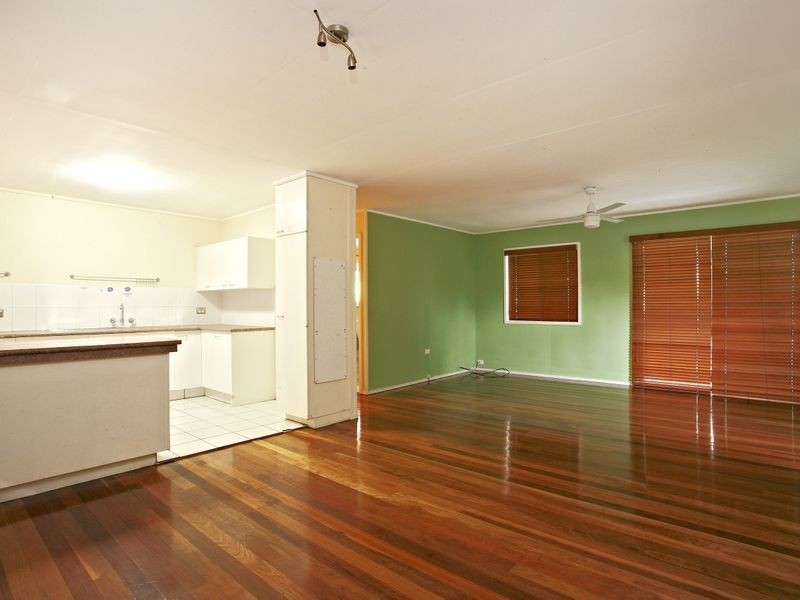 6 Woomera Crescent, Southport QLD 4215