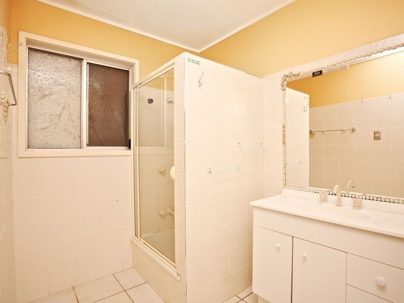 6 Woomera Crescent, Southport QLD 4215