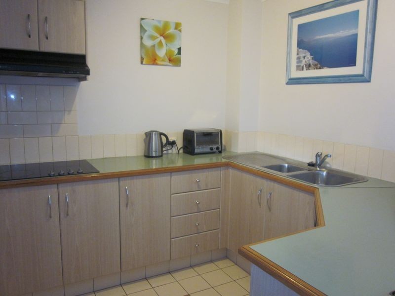 17/18 Jennifer Avenue, Runaway Bay QLD 4216