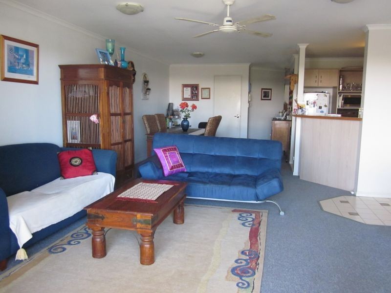 17/18 Jennifer Avenue, Runaway Bay QLD 4216