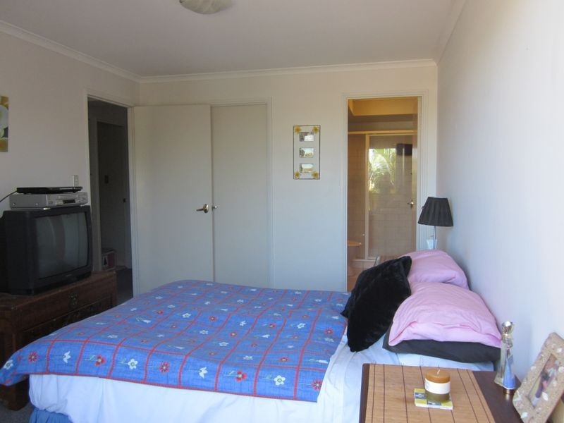 17/18 Jennifer Avenue, Runaway Bay QLD 4216