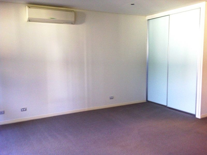 214/3 Como Crescent, Southport QLD 4215