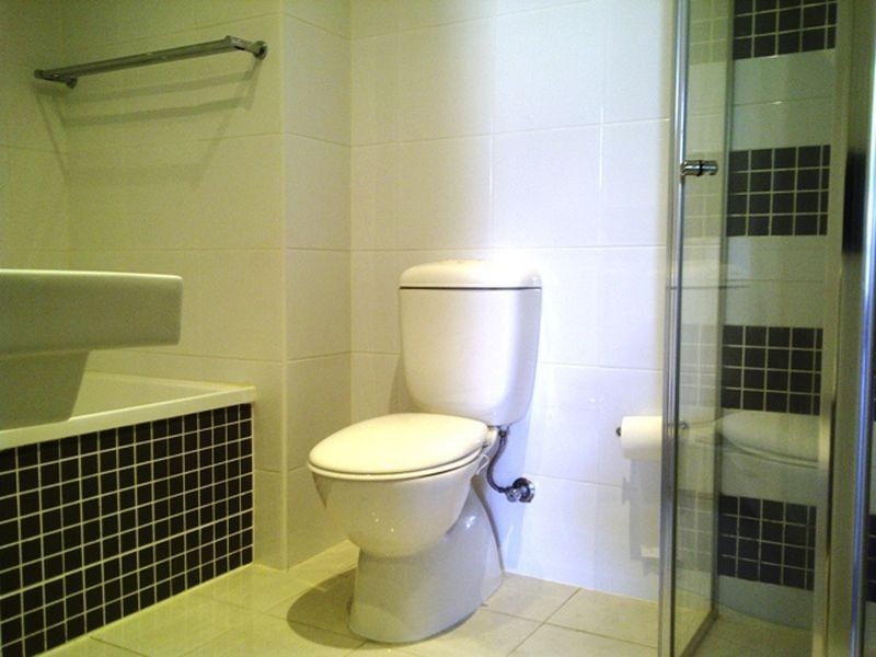 214/3 Como Crescent, Southport QLD 4215