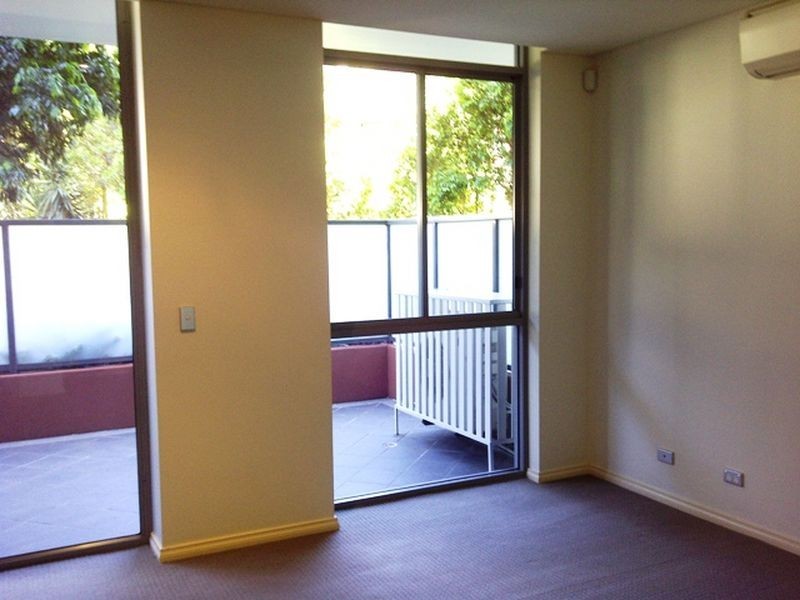 214/3 Como Crescent, Southport QLD 4215