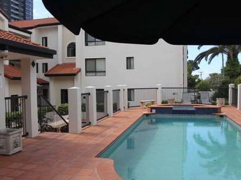 27/11 Owens Lane, Southport QLD 4215