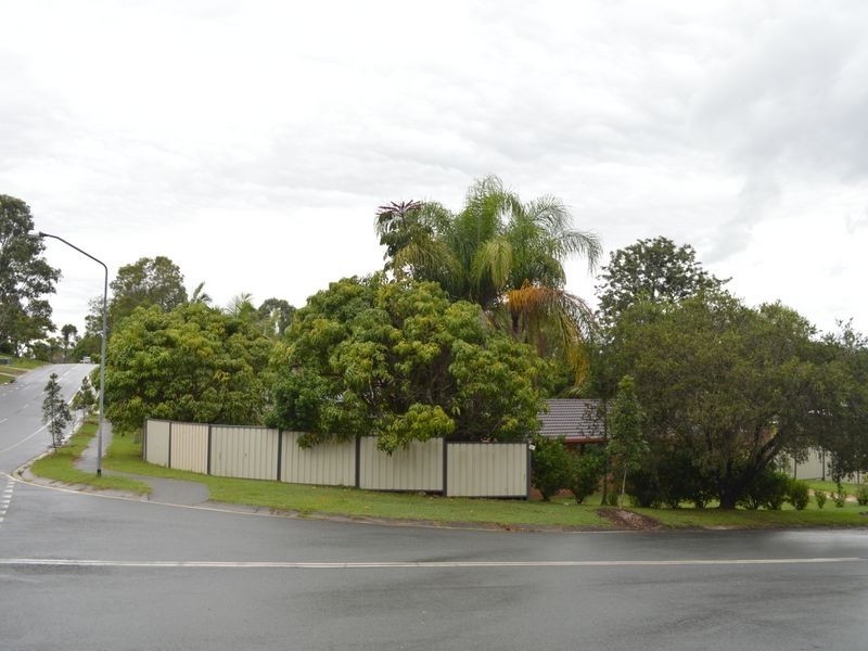 37 Plateau Crescent, Carrara QLD 4211