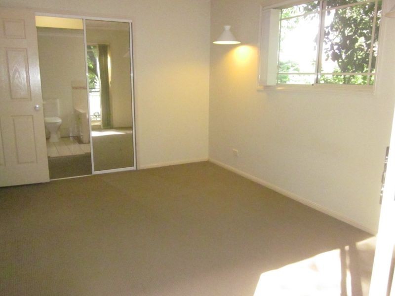 1/47 Pohlman Street, Southport QLD 4215