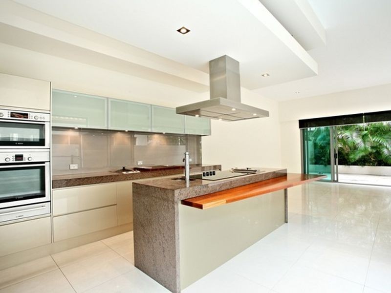 35B Hughes Avenue, Main Beach QLD 4217