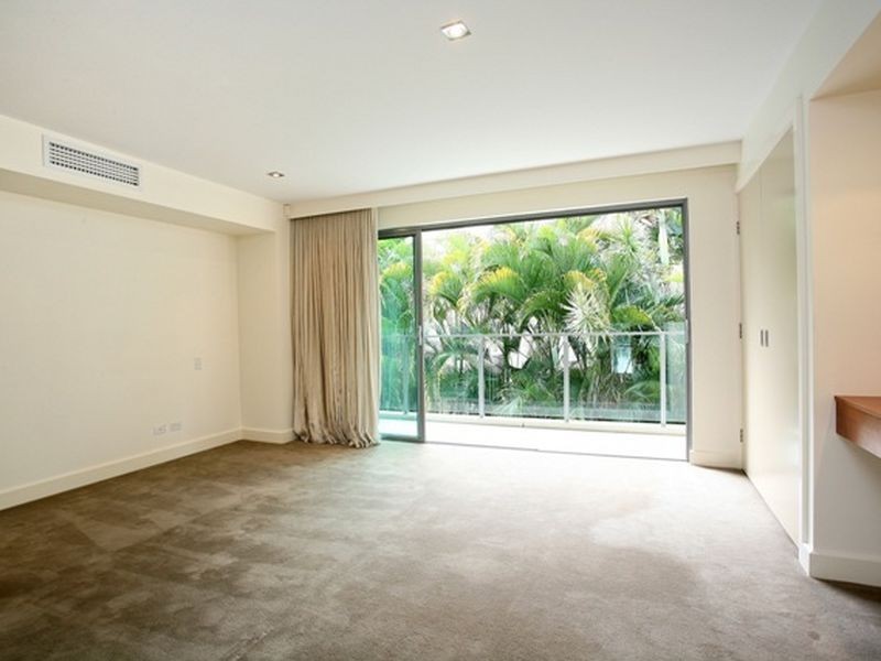 35B Hughes Avenue, Main Beach QLD 4217