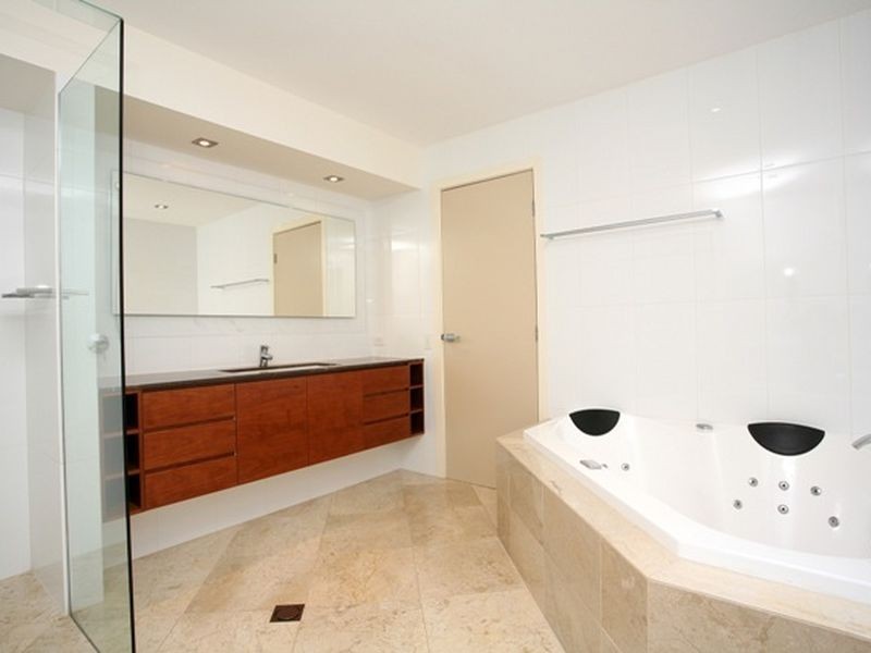 35B Hughes Avenue, Main Beach QLD 4217