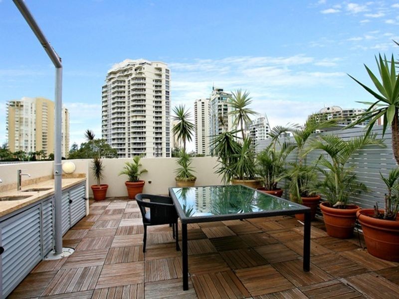 35B Hughes Avenue, Main Beach QLD 4217