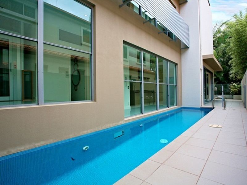 35B Hughes Avenue, Main Beach QLD 4217