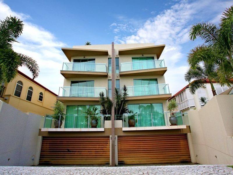 35B Hughes Avenue, Main Beach QLD 4217