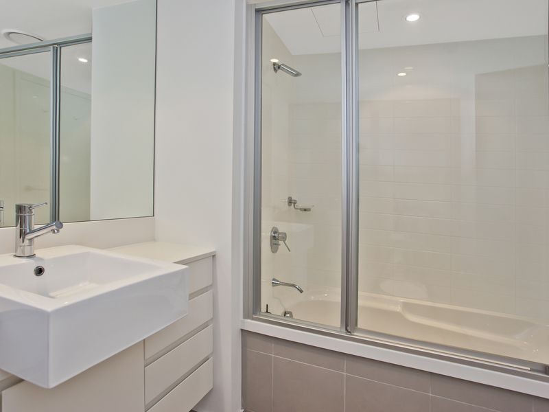 21501/5 Lawson Street, Southport QLD 4215