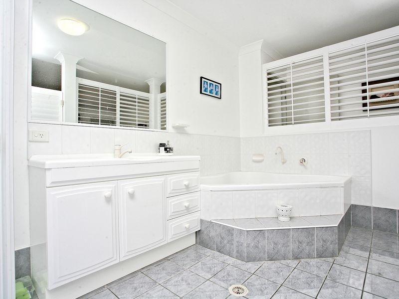 9 White Ash Road, Bonogin QLD 4213