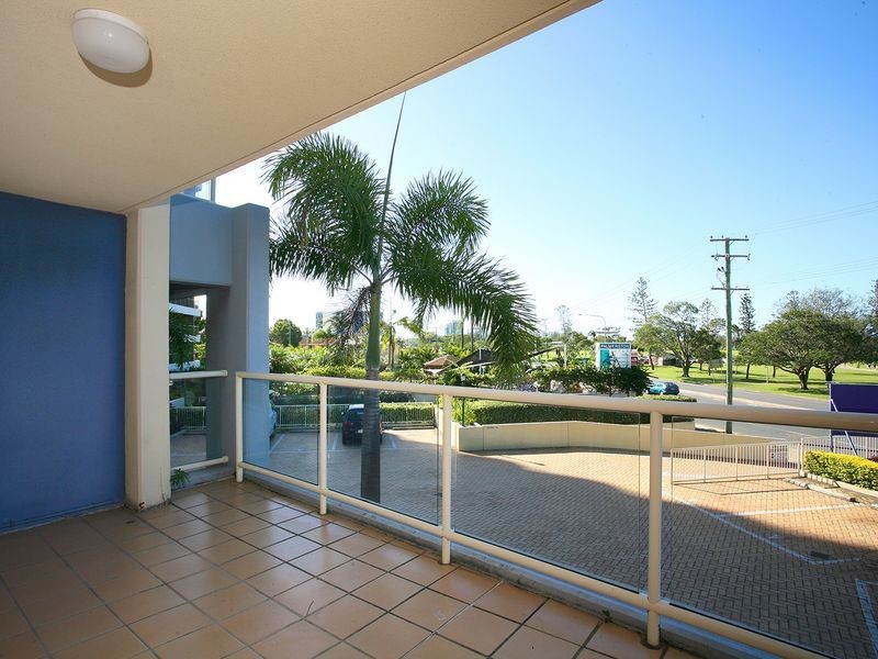 18/106-108 Marine Parade, Southport QLD 4215