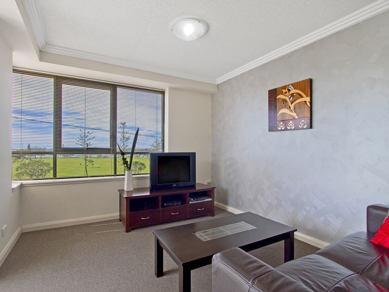 9/136 Marine Parade, Southport QLD 4215