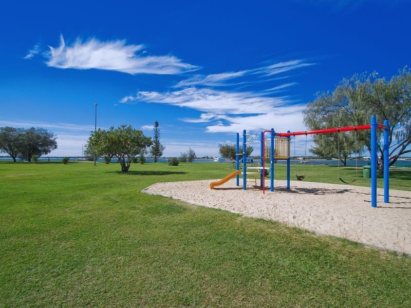 9/136 Marine Parade, Southport QLD 4215