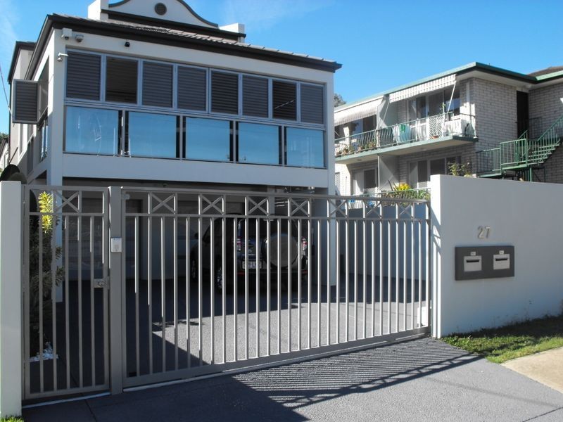 2/27 Lenneberg Street, Southport QLD 4215