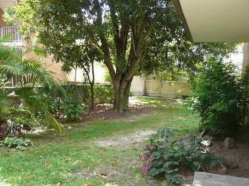 2/203 Scarborough st, Southport QLD 4215