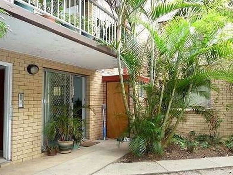 2/203 Scarborough st, Southport QLD 4215