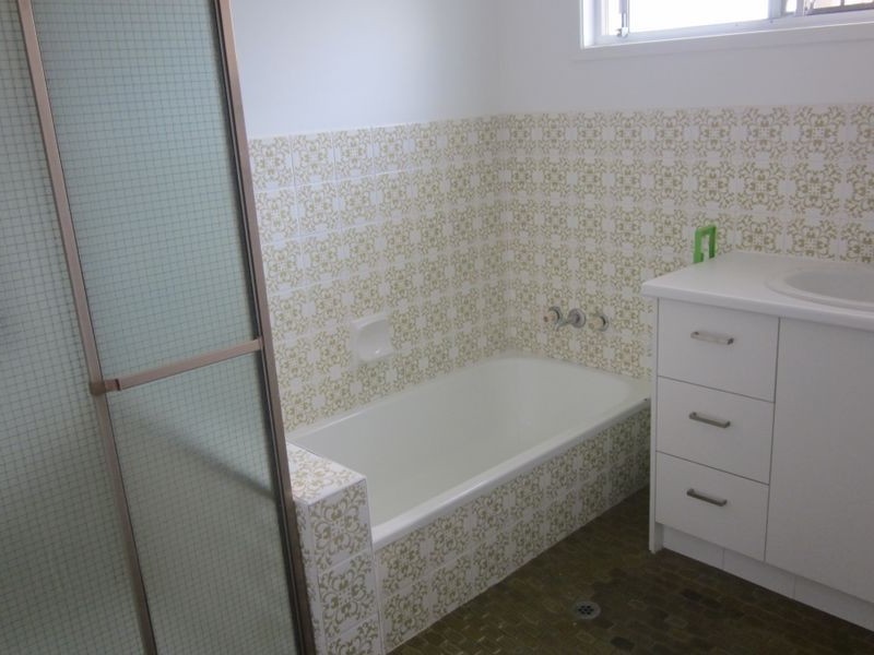 21 Sungold Ave, Southport QLD 4215