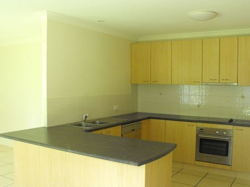 15 Lara Avenue, Southport QLD 4215