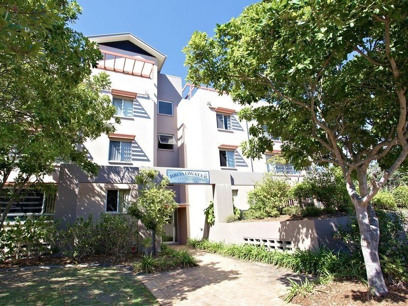 15/18-22 Parker Street, Labrador QLD 4215