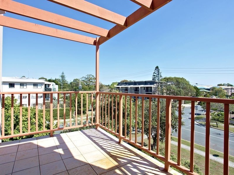 15/18-22 Parker Street, Labrador QLD 4215