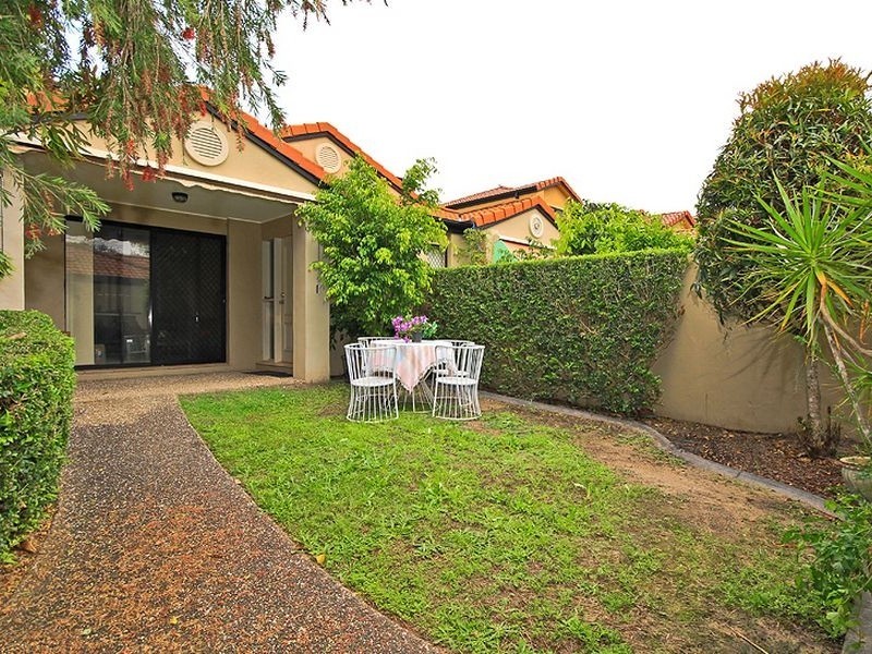 1/68 Heeb Street, Benowa QLD 4217