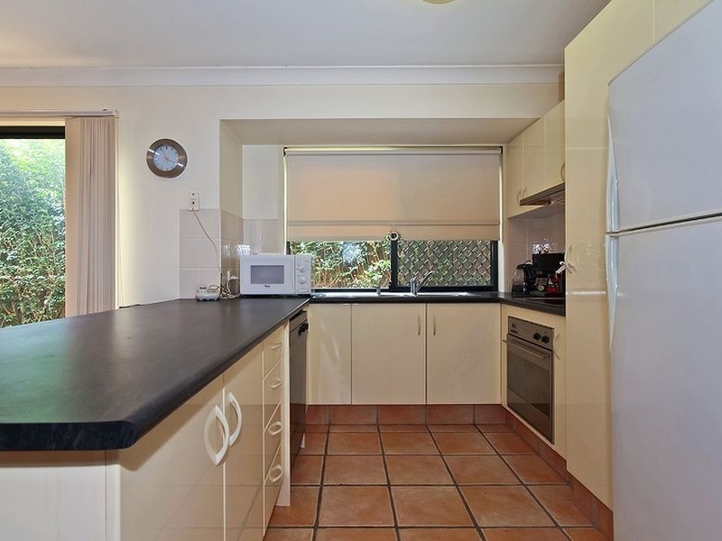 1/68 Heeb Street, Benowa QLD 4217