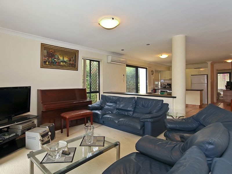 1/68 Heeb Street, Benowa QLD 4217