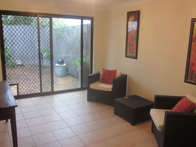 1/31 Gardiners Place, Southport QLD 4215