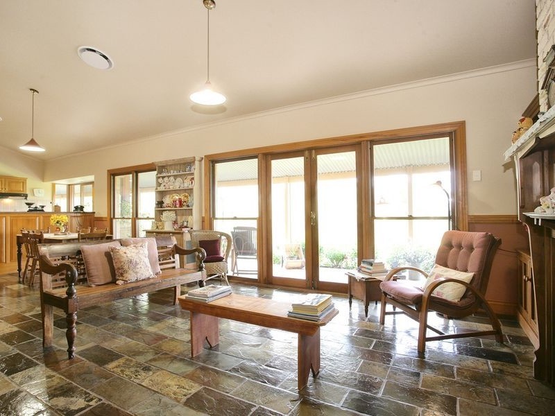 18 Raffles Ct, Mudgeeraba QLD 4213