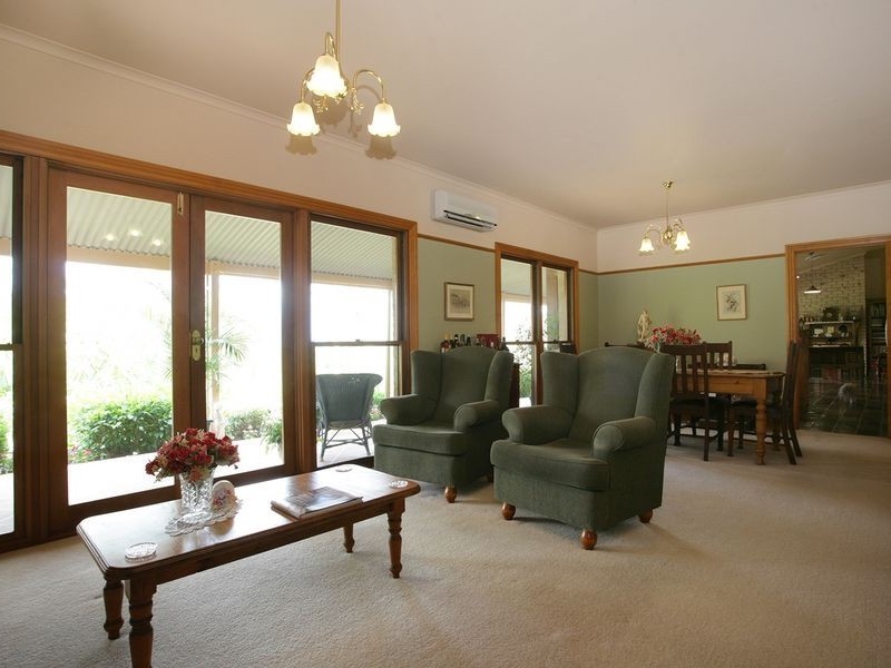 18 Raffles Ct, Mudgeeraba QLD 4213