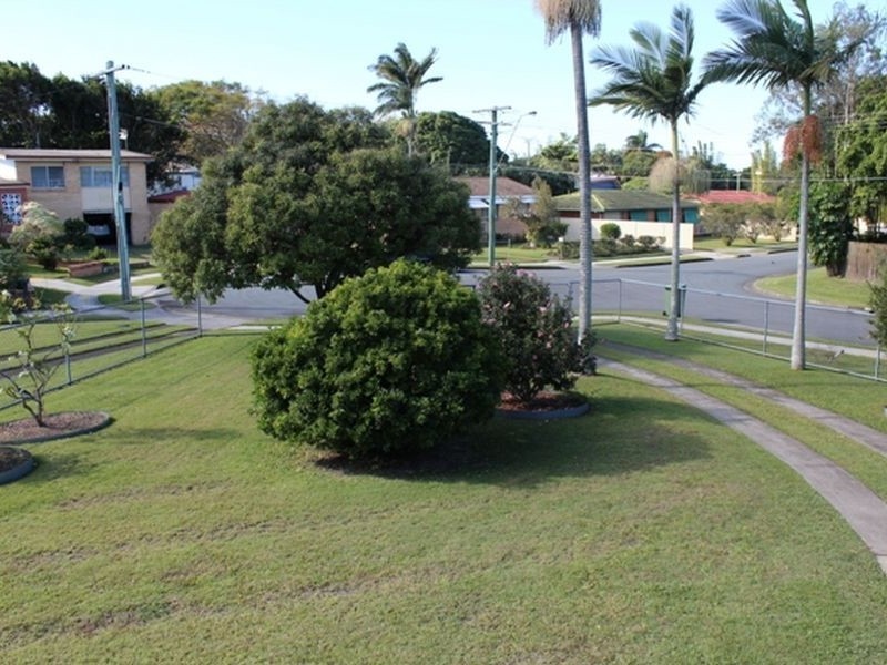 13 The Glade, Labrador QLD 4215