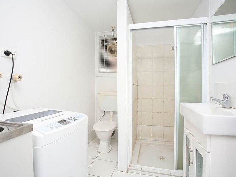 1/23 White Street, Southport QLD 4215