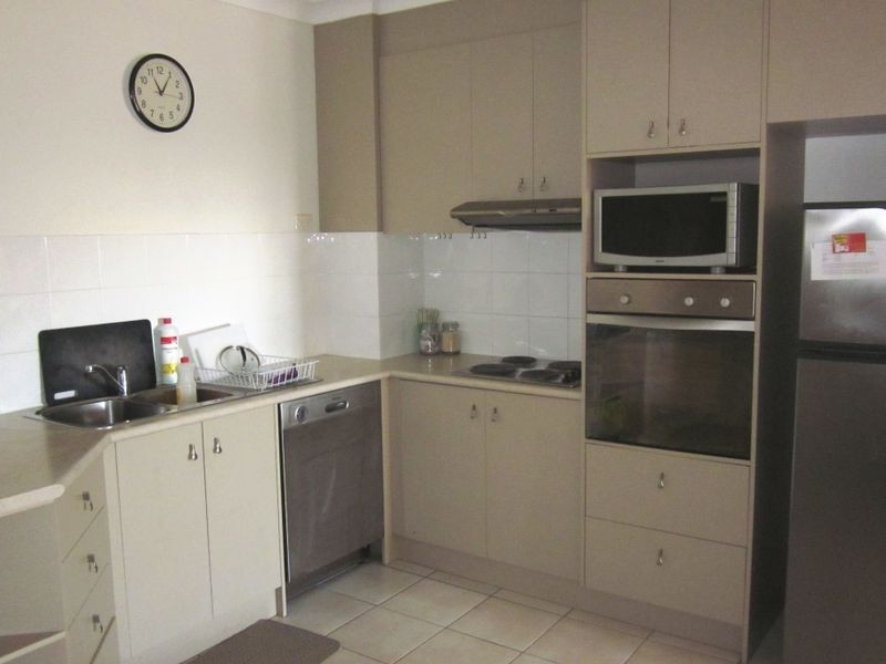 10/2 Johnston Street, Southport QLD 4215