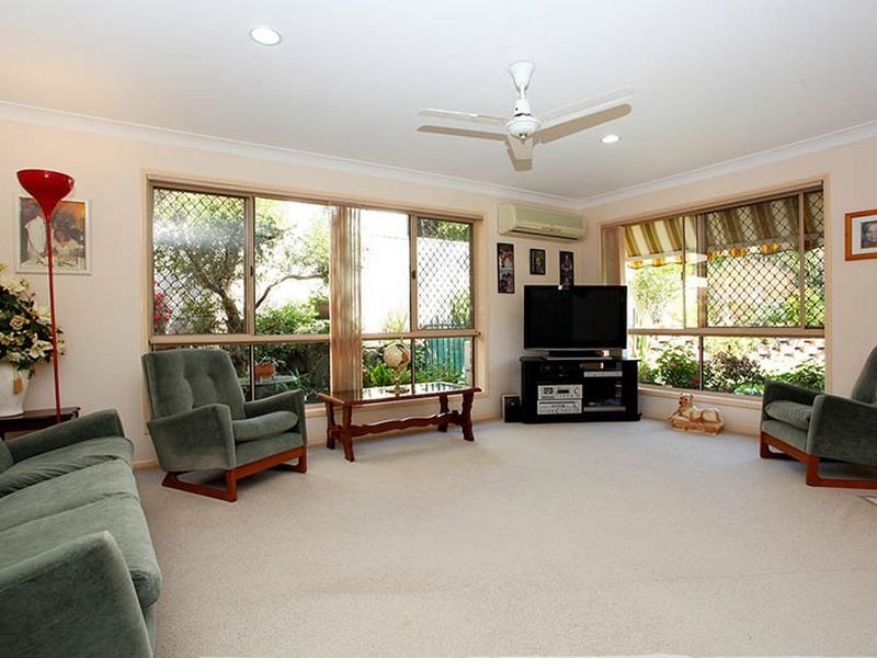 2/37 Binstead Drive, Southport QLD 4215