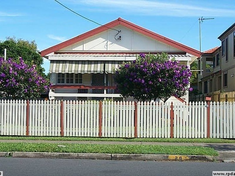 20 Robert Street, Labrador QLD 4215