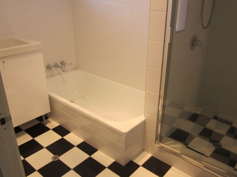 2/4 Ellen Street, Southport QLD 4215