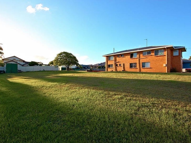 37 Alamau Street & 221a Benowa Road, Benowa QLD 4217